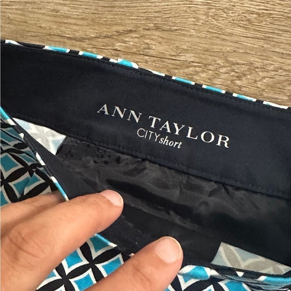 Ann Taylor City Shorts - Picture 2 of 4